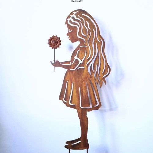 Dziewczynka ze słonecznikiem – rdzewiona figura ogrodowa