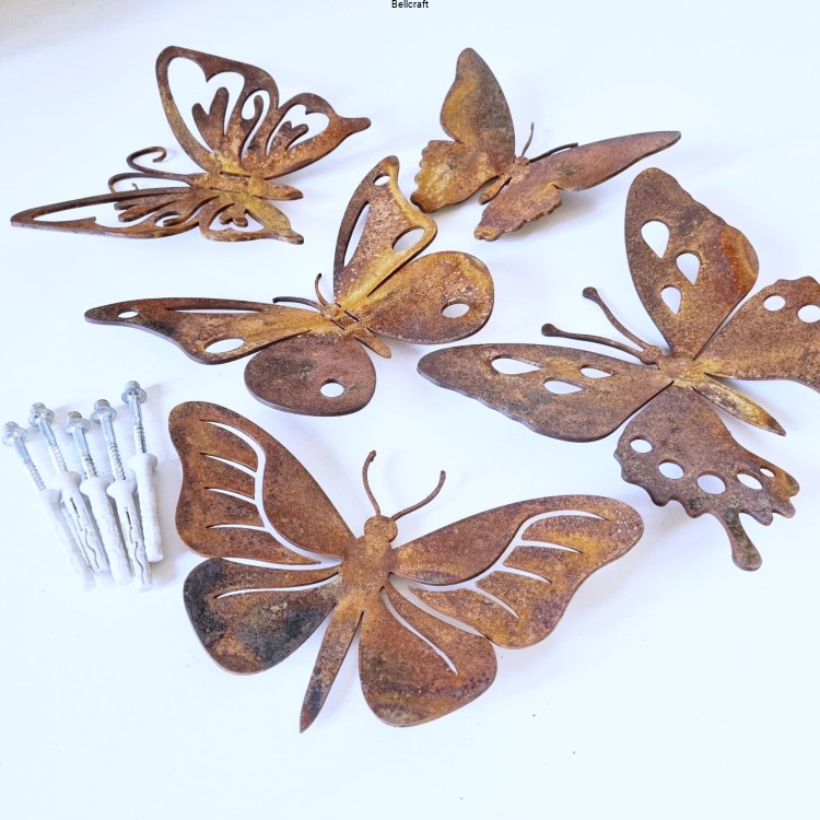 Metalowe motyle z rdzą
