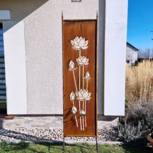 Dekoracyjny panel ogrodowy z metalu - kwiaty lotosu