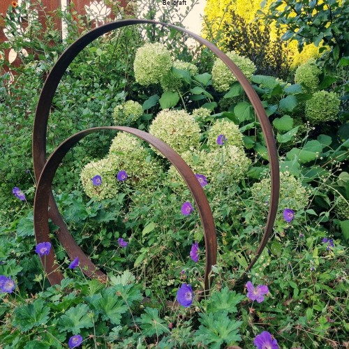 zestaw pierścieni ogrodowych z metalu.jpg