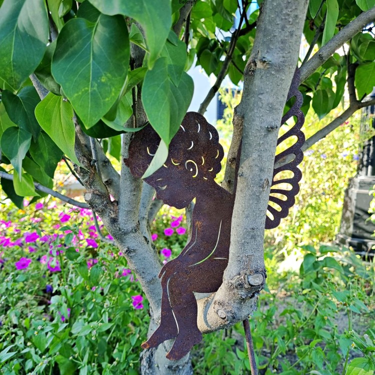 metalowy amorek do wbicia w doniczkę.jpg