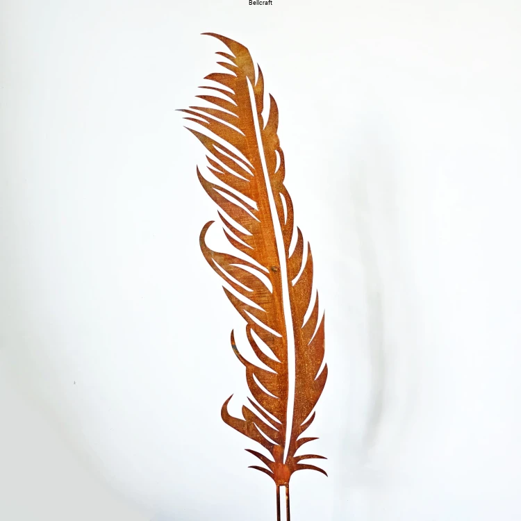 dekoracja ogrodowa pióro.jpg