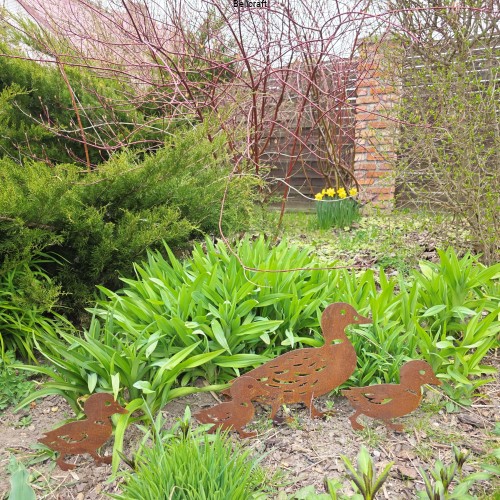 kacza rodzinka metalowa dekoracja ogrodowa.jpg