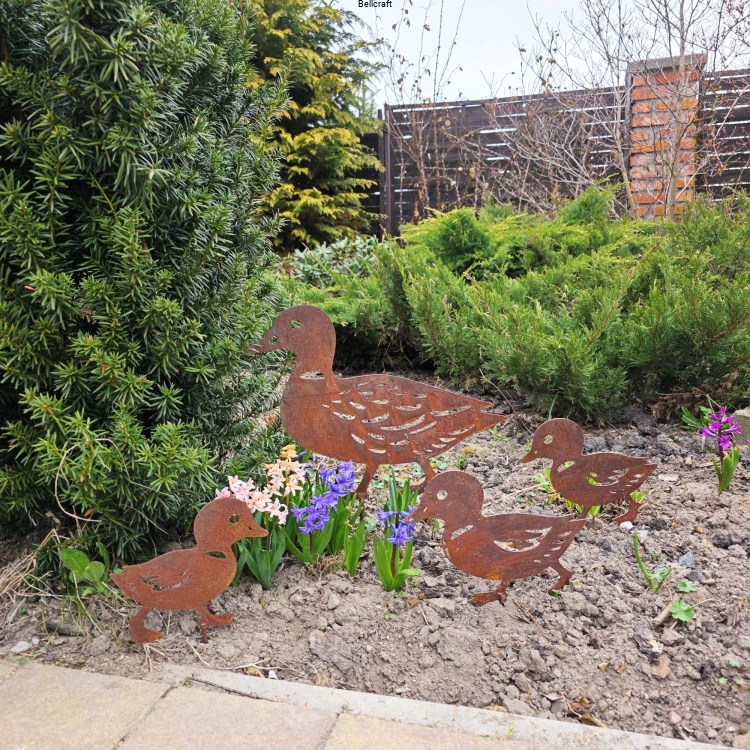 ozdoba ogrodowa kaczki.jpg