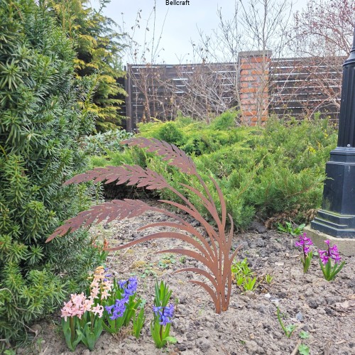 ozdoba metalowa malowana rdzą kępa trawy.jpg