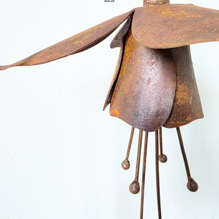 ozdoba ogrodowa fuksja z metalu.jpg