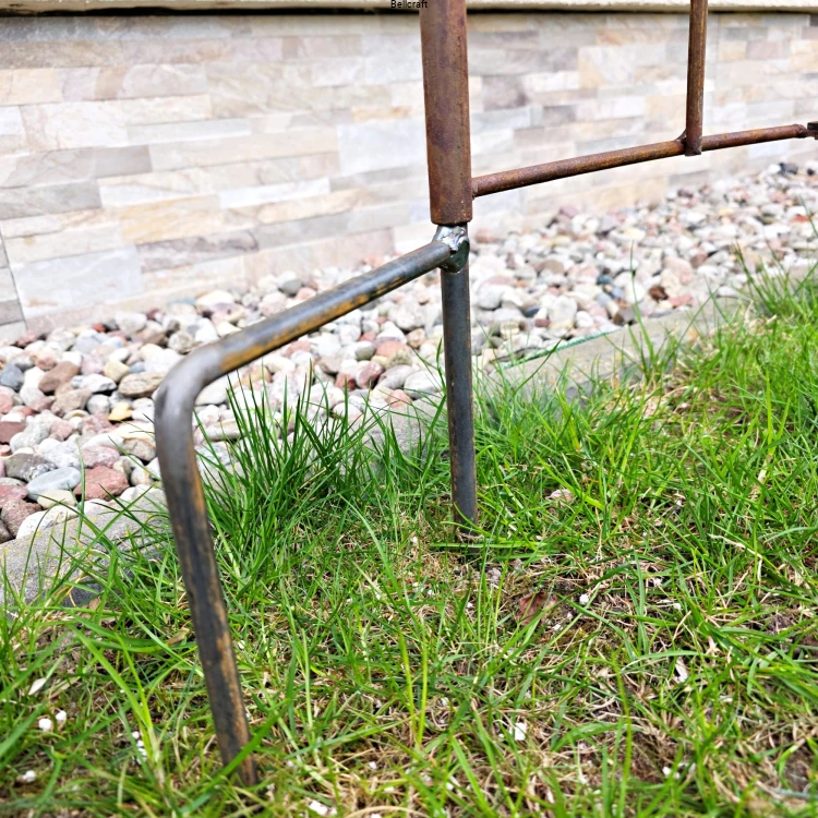 metalowa podpora do delikatnych pnączy.jpg