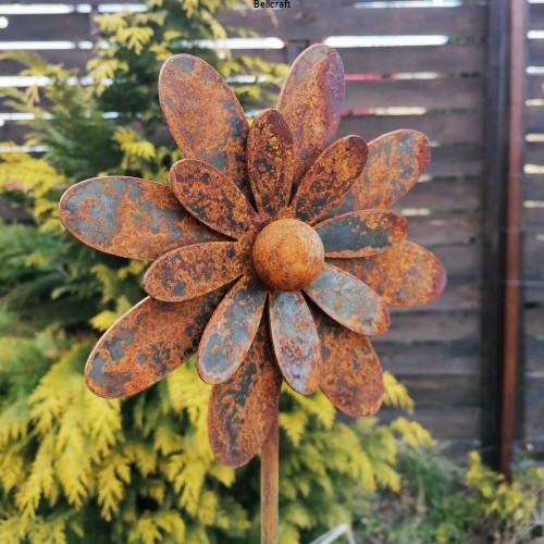 Metalowy kwiat do ogrodu