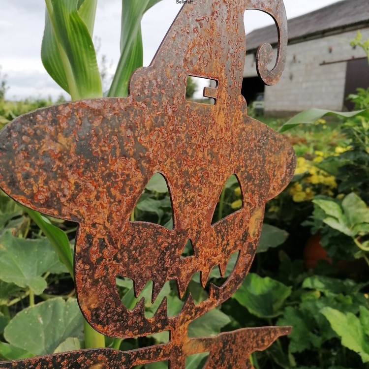 Strach na wróble - metalowa ozdoba do jesiennego ogrodu