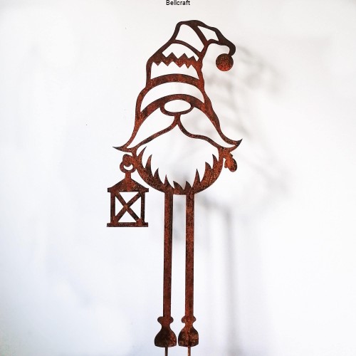 Krasnal na wysokich nogach  - świąteczna dekoracja ogrodowa