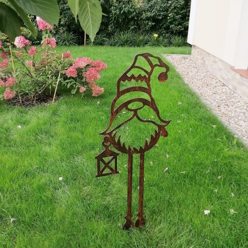 Krasnal na wysokich nogach  - świąteczna dekoracja ogrodowa