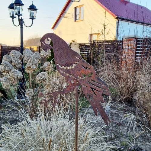 Papuga - dekoracja do ogrodu z metalu
