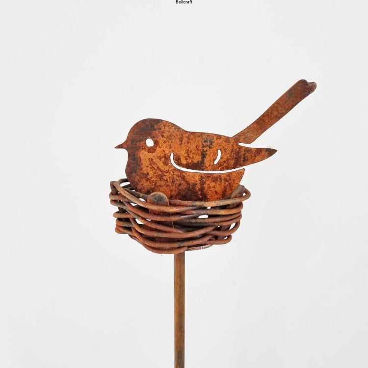 Gniazdo z ptaszkiem malowane rdzą