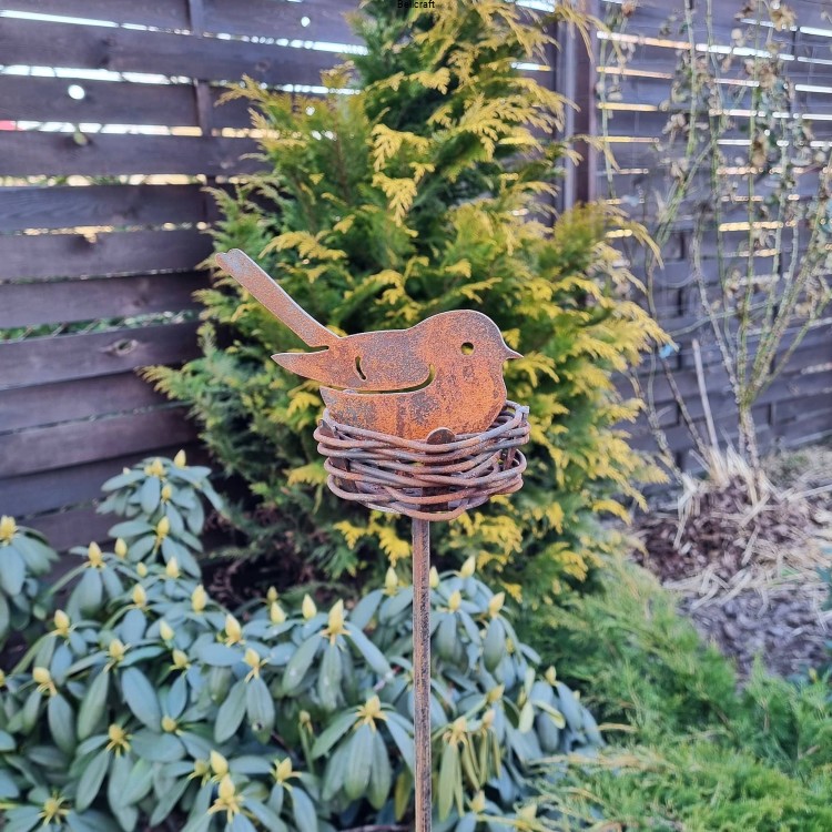 Gniazdo z ptaszkiem malowane rdzą