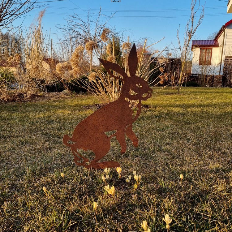 Zając - dekoracja ogrodowa z metalu