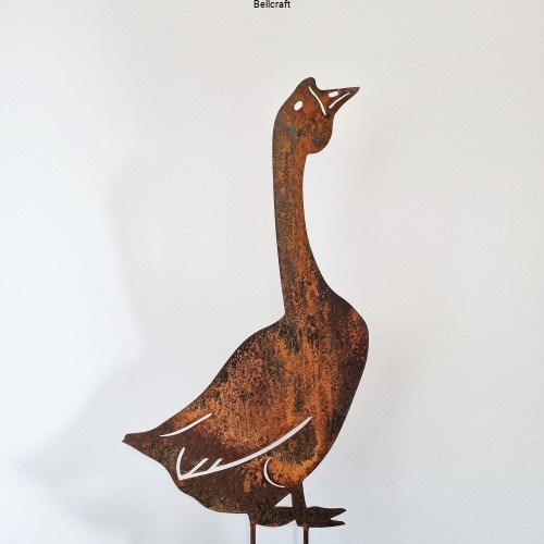 Gęś garbonosa - ozdoba z rdzewionego metalu