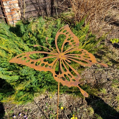 Motyl w locie - przestrzenna ozdoba z metalu