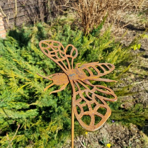 Pszczoła w locie - przestrzenna dekoracja malowana rdzą