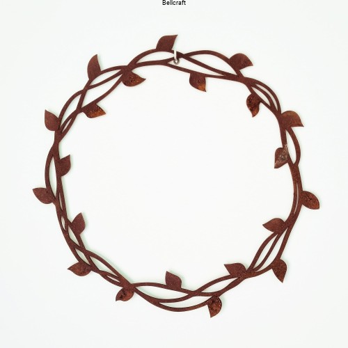 Dekoracyjny wieniec z rdzewionego metalu