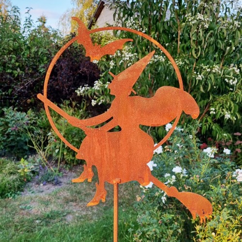 Czarownica na tle księżyca - ozdoba ogrodowa