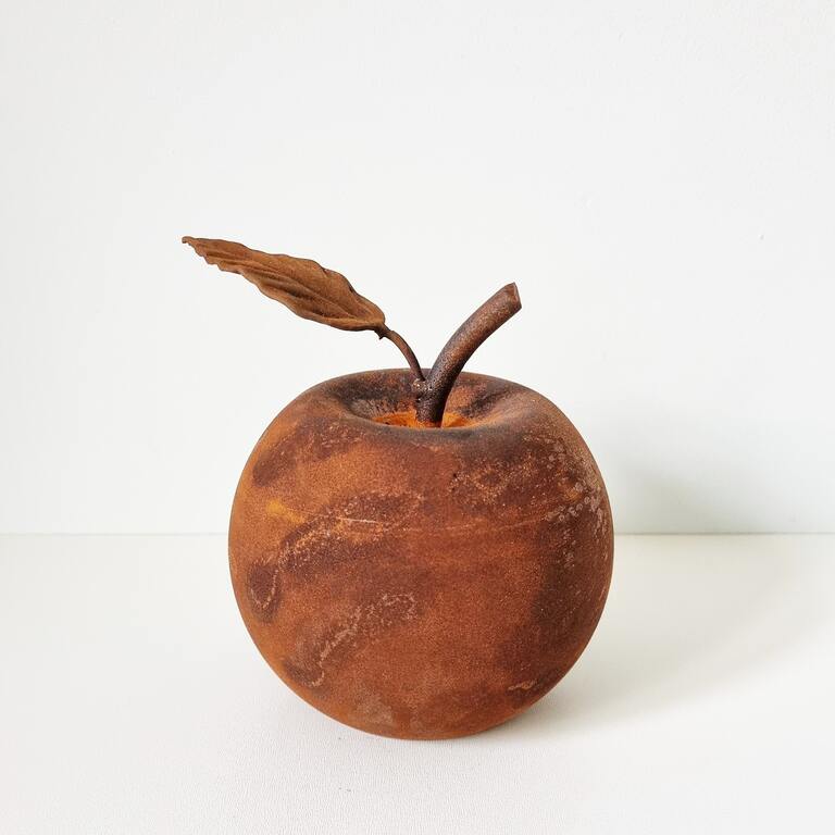 Dekoracyjne metalowe jabłko patynowane rdzą (1)