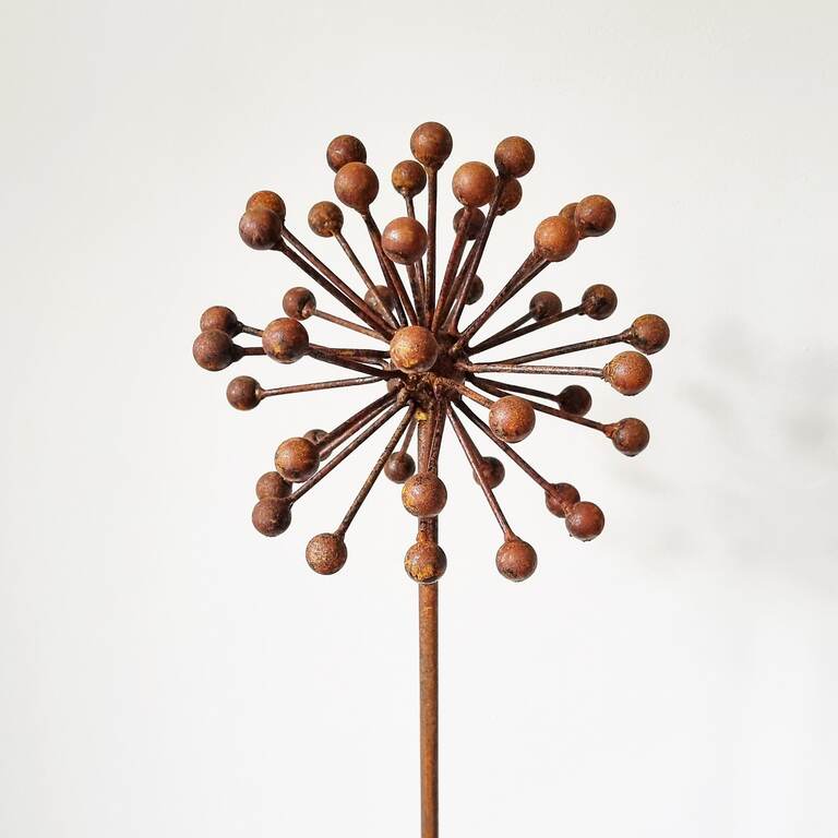 Czosnek ozdobny - duży przestrzenny kwiat z metalu