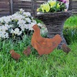 Kura z kurczakami - dekoracja do ogrodu (2)